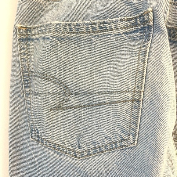 Women’s American Eagle 90s Slim Boyfriend Ripped Jeans - Picture 3 of 7